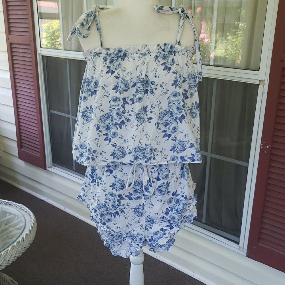 8 OAK LANE Floral Blue and White Two-Piece‎ Sleepwear  Set